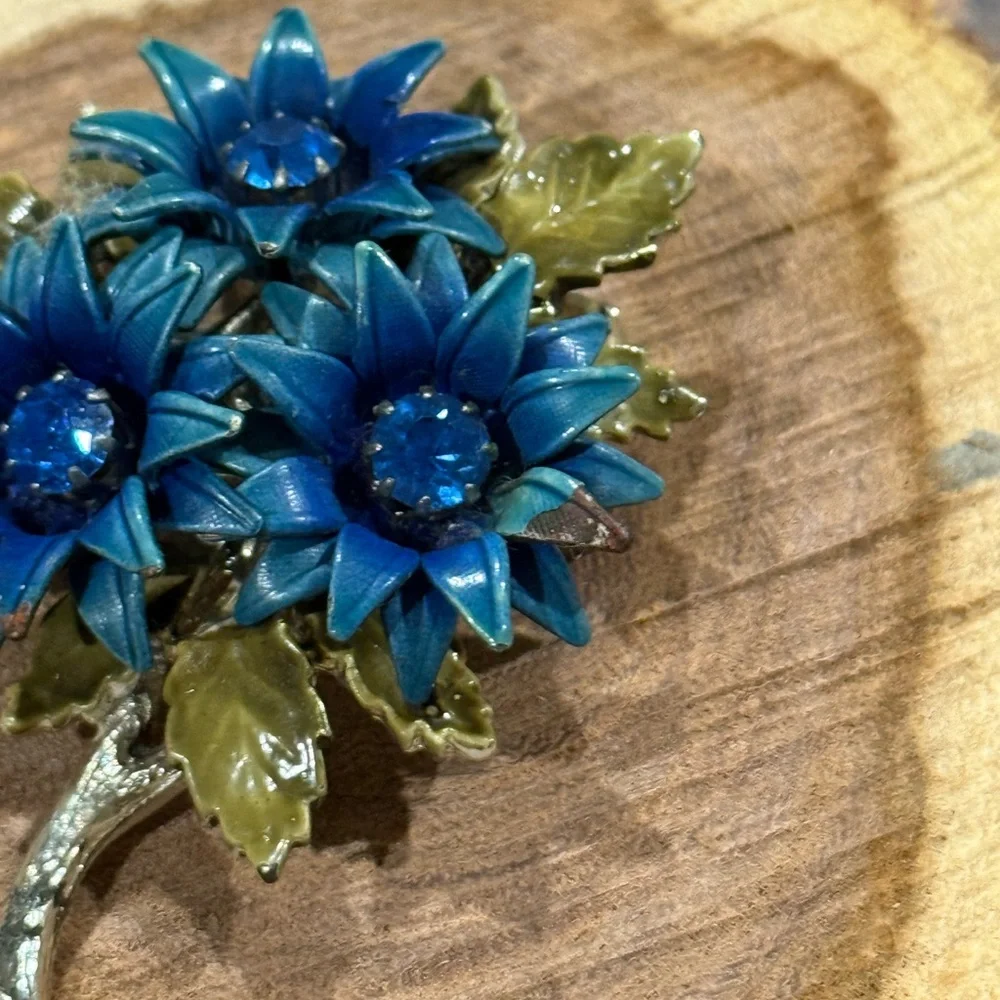 Coro 1940's Vtg BLUE Enamel Double Flower Bouquet Brooch Pin Rhinestone - Picture 3 of 5
